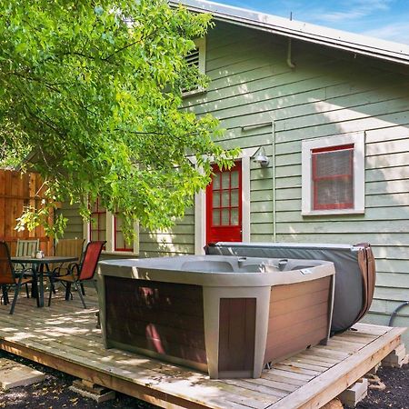 Bungalows On The Square- Unit 1 Wimberley Εξωτερικό φωτογραφία